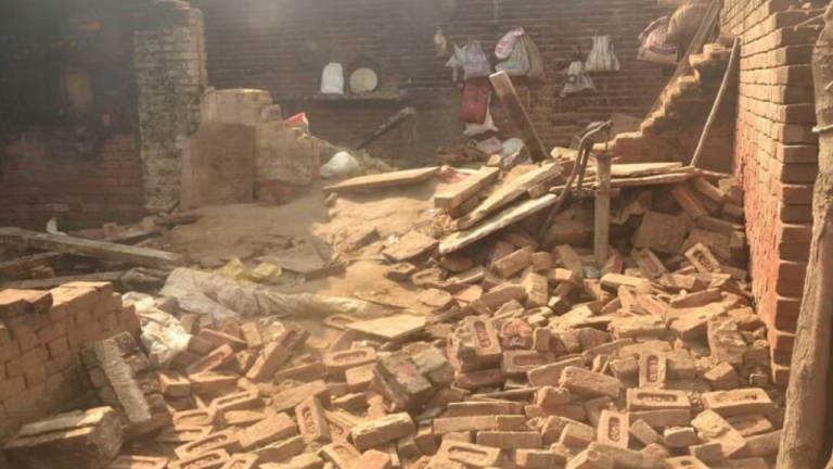Sambhal : बारिश के बाद गिरा कच्चा मकान दबकर हुई महिला की मौत