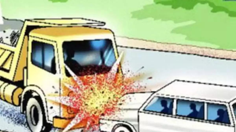 Sambhal : खड़े ट्रक से टकराई बोलेरो चालक की मौत, तीन घायल