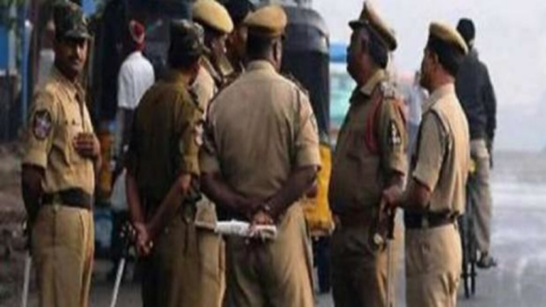Rampur : आत्महत्या की पोस्ट पर फेसबुक ने अफसरों को किया अलर्ट पुलिस पहुंची तो मांगी माफ़ी